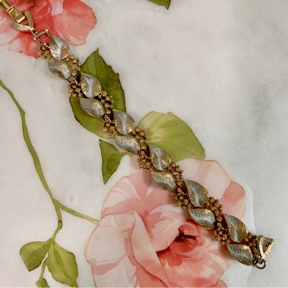 VINTAGE LEAF AND BERRY CLUSTER BRACELET IN GOLD TONE - Picture 14 of 16